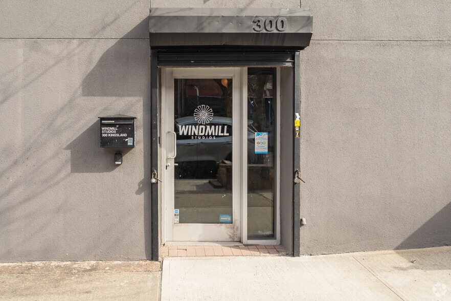 More Photos Of 300 Kingsland Ave, Brooklyn Warehouse For Lease