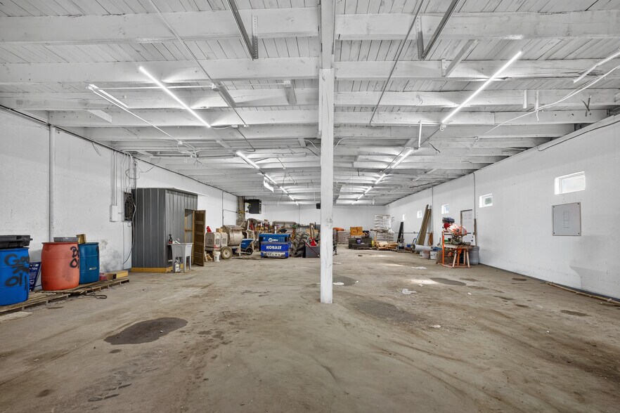More Photos Of 510 E Jackson St, Shelbyville Industrial For Sale