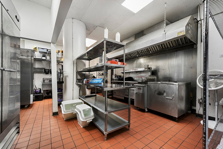 More Photos Of 400-416 Smithfield St, Pittsburgh Parking Garage For Lease