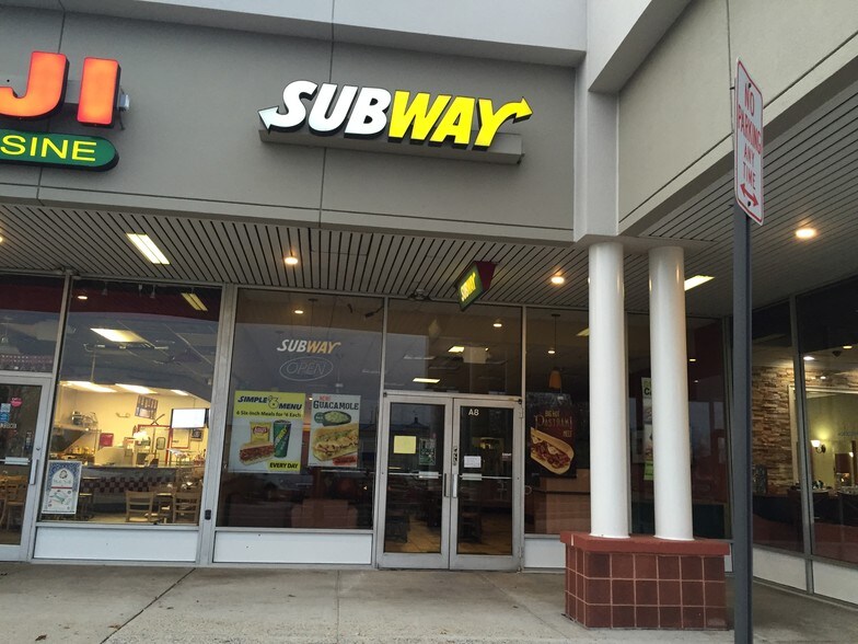 More Photos Of 561 US Highway 1, Edison Bank For Lease