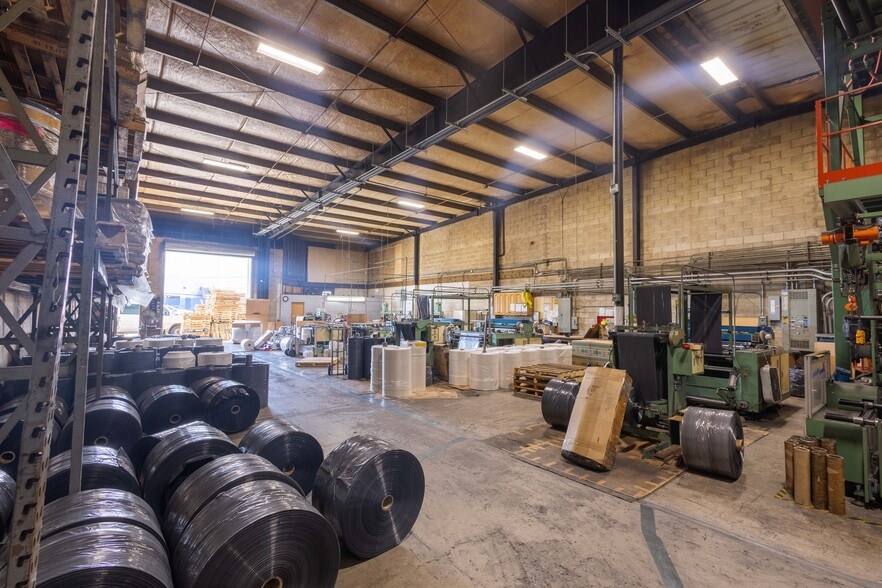 More Photos Of 99-1330 Koaha Pl, Aiea Warehouse For Sale