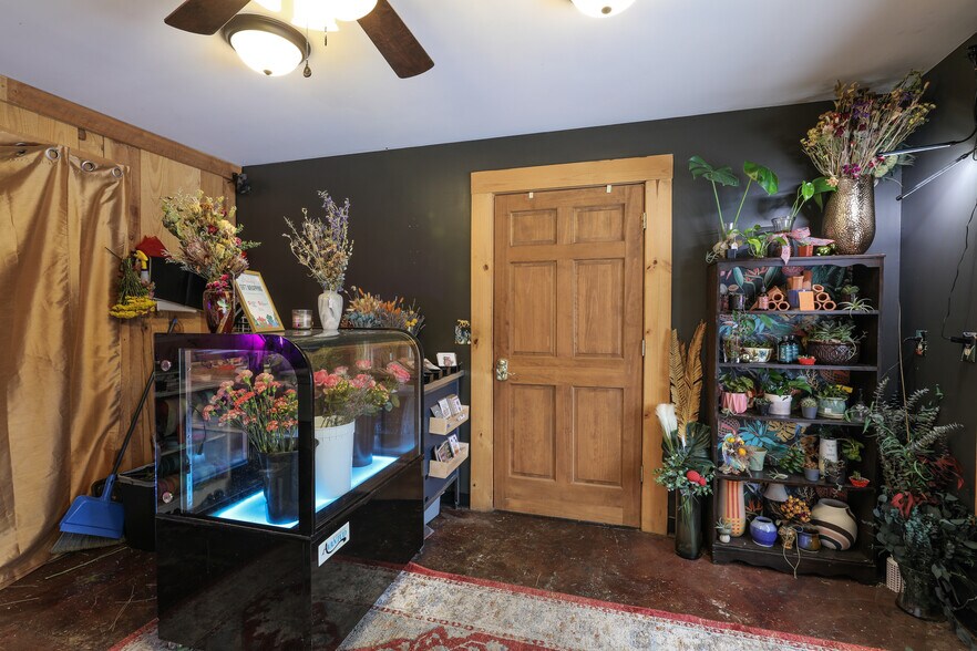 More Photos Of 16454 Appalachian Hwy, Thomas Restaurant For Sale