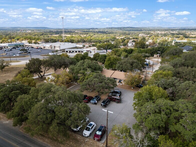 More Photos Of 930 N School St, Boerne Office For Sale