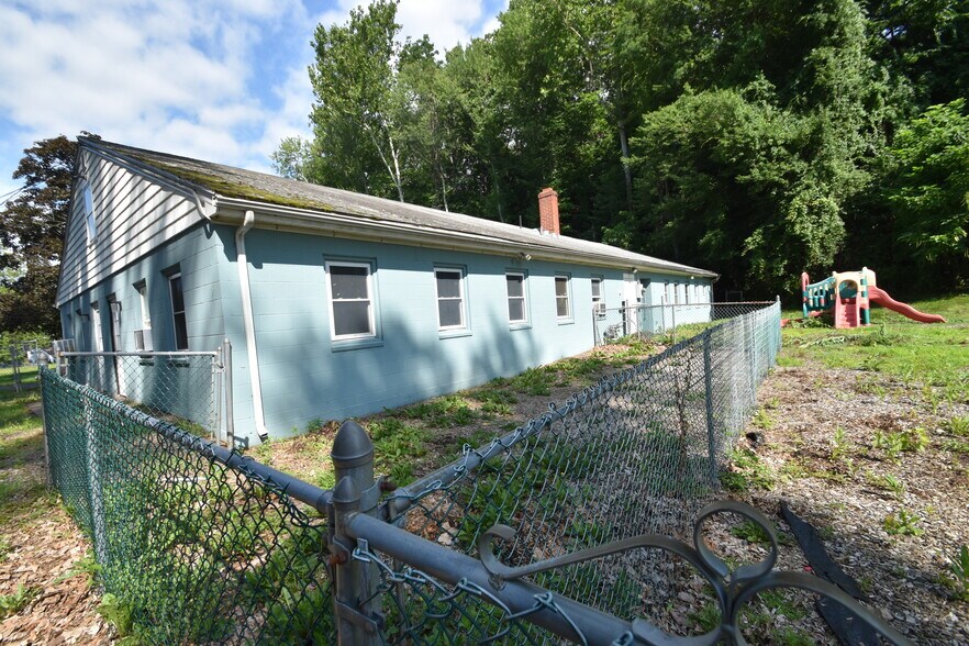 More Photos Of 194 House St, Glastonbury Daycare Center For Sale