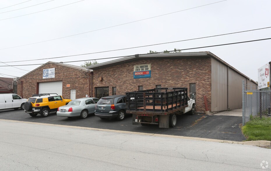 More Photos Of 16060 Suntone Dr, South Holland Warehouse For Lease