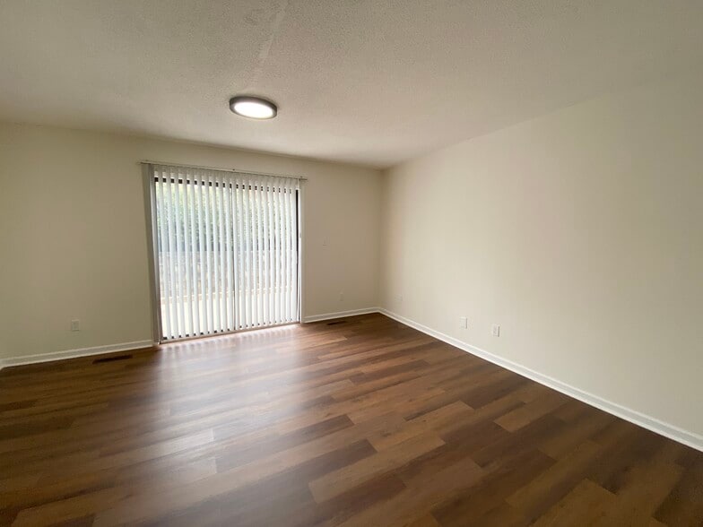 More Photos Of 1127 Rutherford Rd, Greenville Apartments For Sale