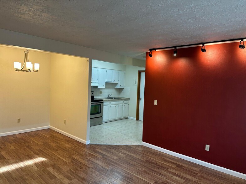 More Photos Of 1545 Kansas Ave, Lorain Apartments For Sale