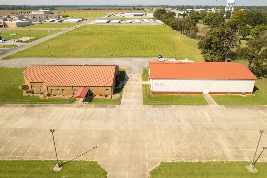 More Photos Of 951 S Kingshighway St, Sikeston Office For Sale