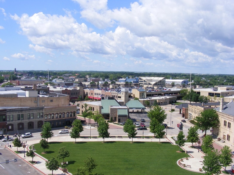 More Photos Of 404 N Main St, Oshkosh Office For Lease