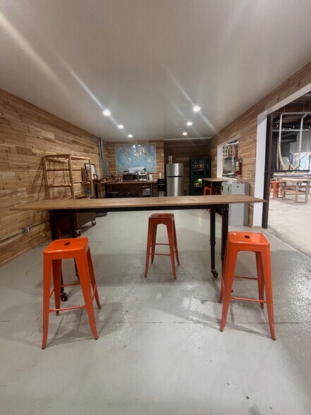 More Photos Of 3305-3311 Grande Vista Dr, Newbury Park Warehouse For Lease