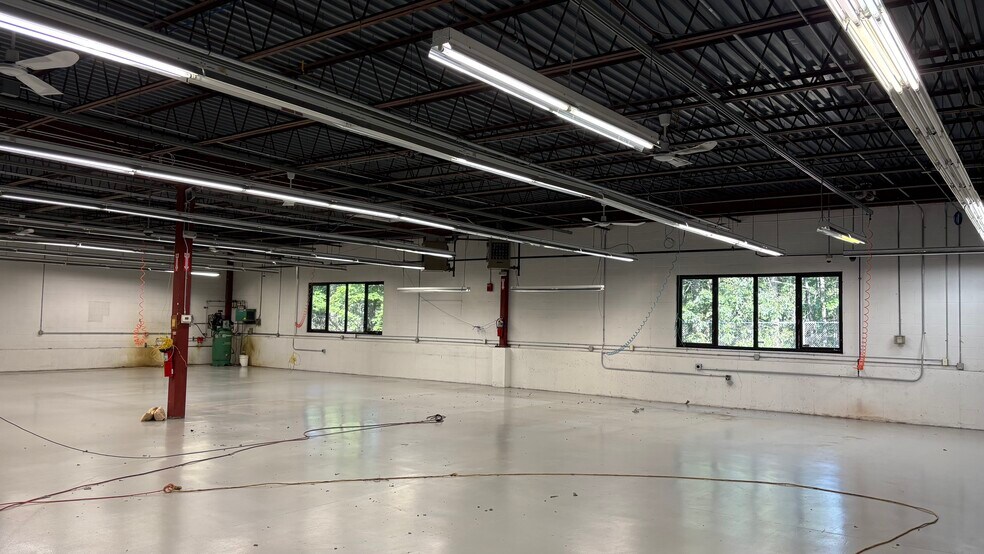 More Photos Of 8 Forest Pky, Shelton Manufacturing For Lease