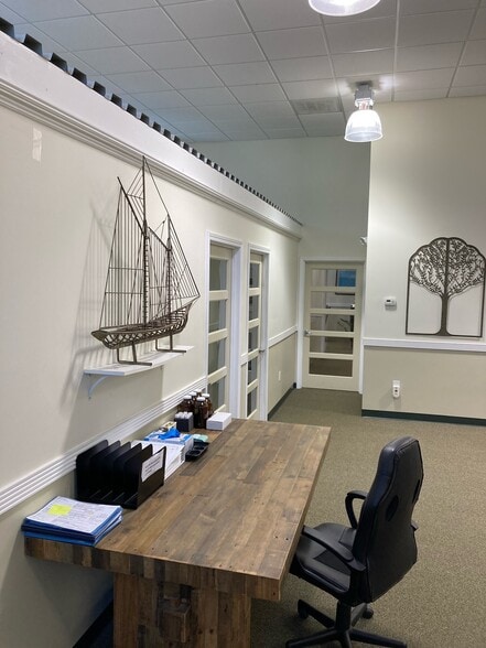 More Photos Of 61 Cunningham Ave, Hamilton Light Manufacturing For Sale