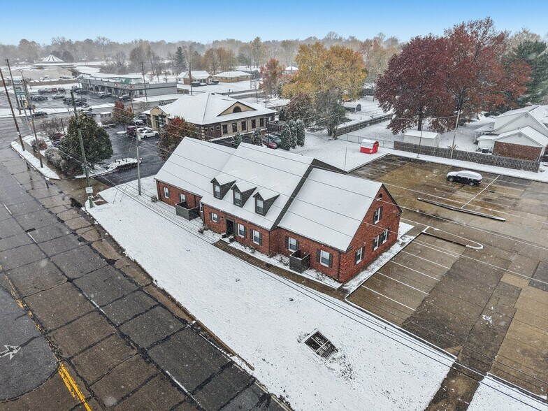 More Photos Of 1026 N Mitthoeffer Rd, Indianapolis Office For Sale