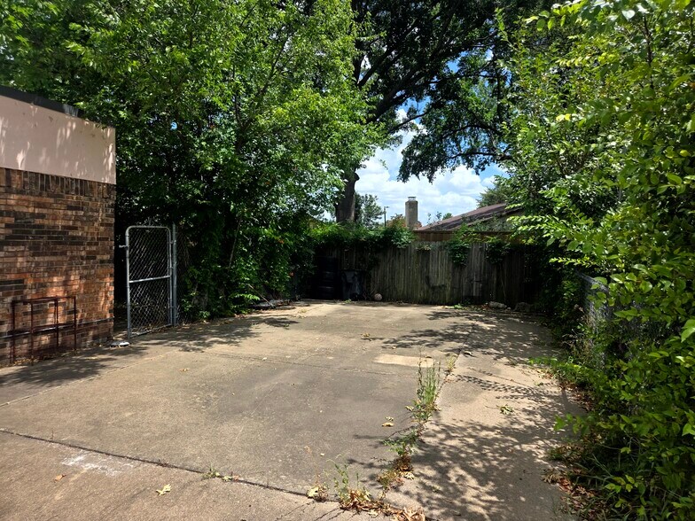 More Photos Of 2222 Belt Line Rd, Garland Religious Facility For Sale