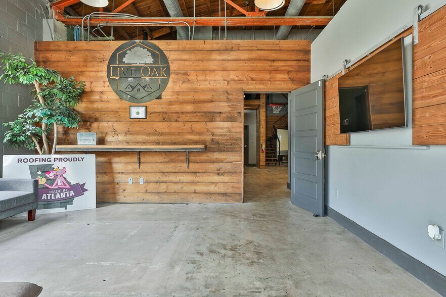 More Photos Of 147 Jackson St, Newnan Freestanding For Lease