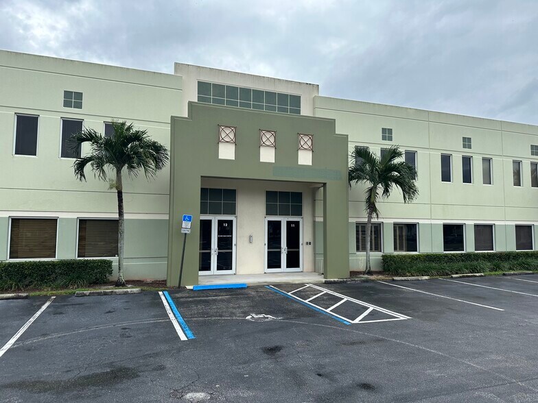 More Photos Of 1200 S Rogers Cir, Boca Raton Warehouse For Lease
