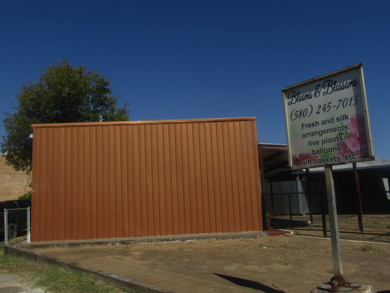 More Photos Of 9 NW Martin Luther King Ave, Idabel General Retail For Sale