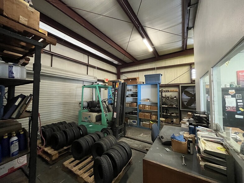 More Photos Of 1770 N Washington Blvd, Sarasota Warehouse For Sale