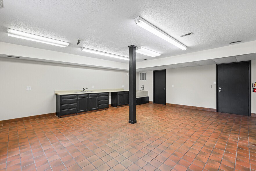 More Photos Of 11 Brierton Ln, Crystal City Office For Sale