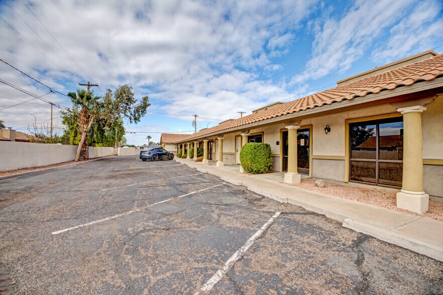 More Photos Of 555 W University Dr, Mesa Office For Lease