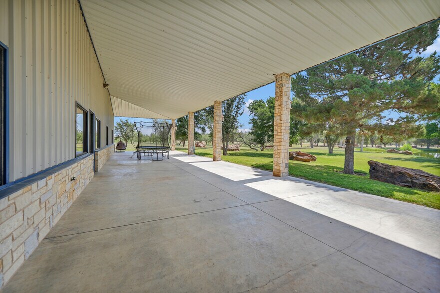 More Photos Of 2828 Interstate 20, Midland Flex For Sale