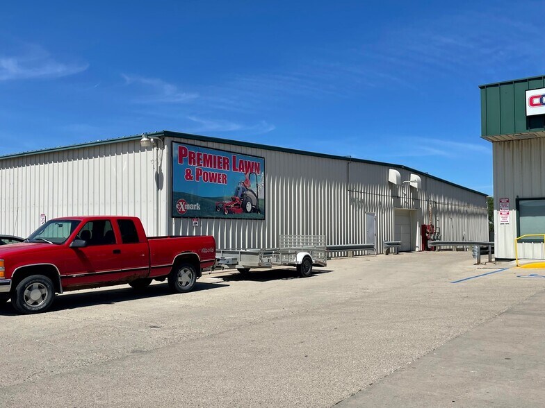 More Photos Of 3215 Main Ave, Fargo Storefront For Lease