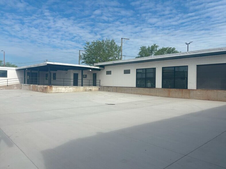 More Photos Of 2048 W Hubbard St, Chicago Showroom For Lease