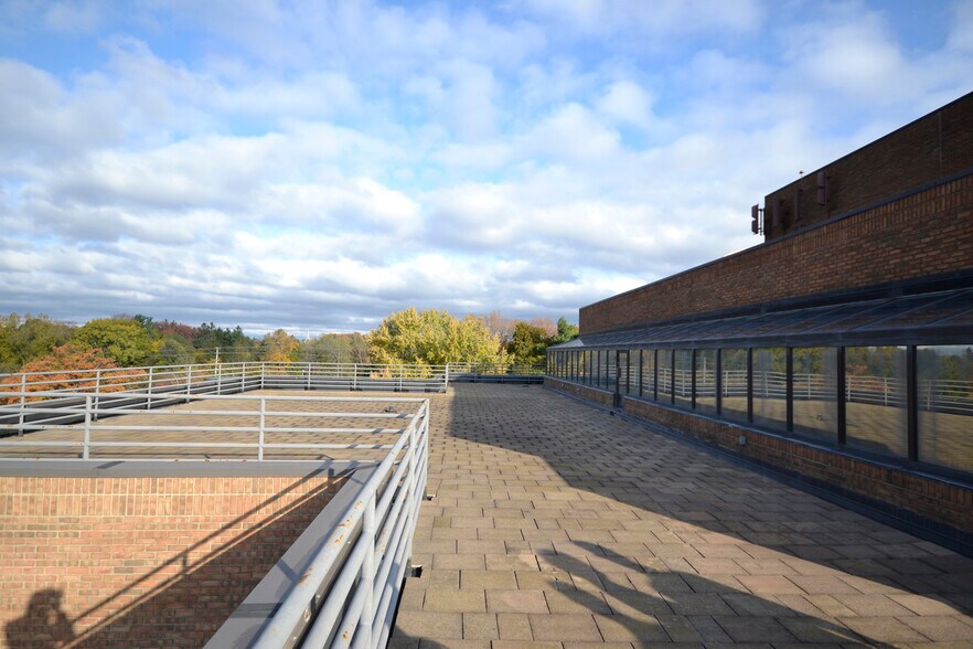 More Photos Of 2025 E Beltline Ave SE, Grand Rapids Office For Sale