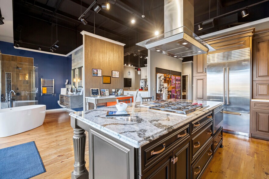 More Photos Of 1930 Deyerle Ave, Harrisonburg Freestanding For Sale