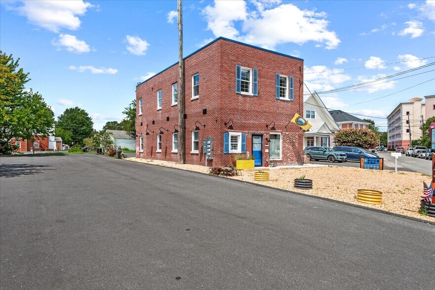 More Photos Of 10 Irving Ave N, Colonial Beach Apartments For Sale