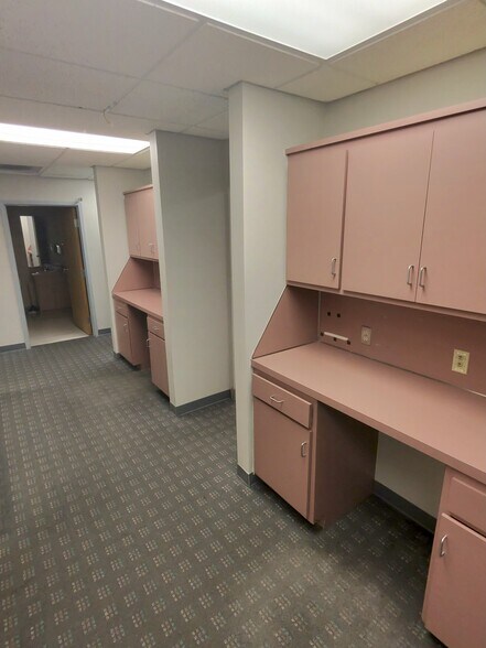 More Photos Of 923-931 Farmington Ave, Bristol Medical For Lease