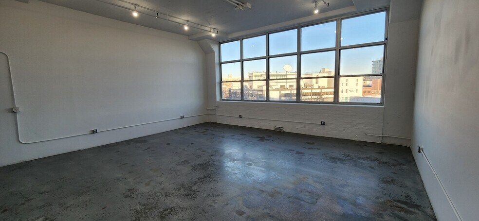 More Photos Of 37-20 Northern Boulevard Blvd, Long Island City Flex For Lease