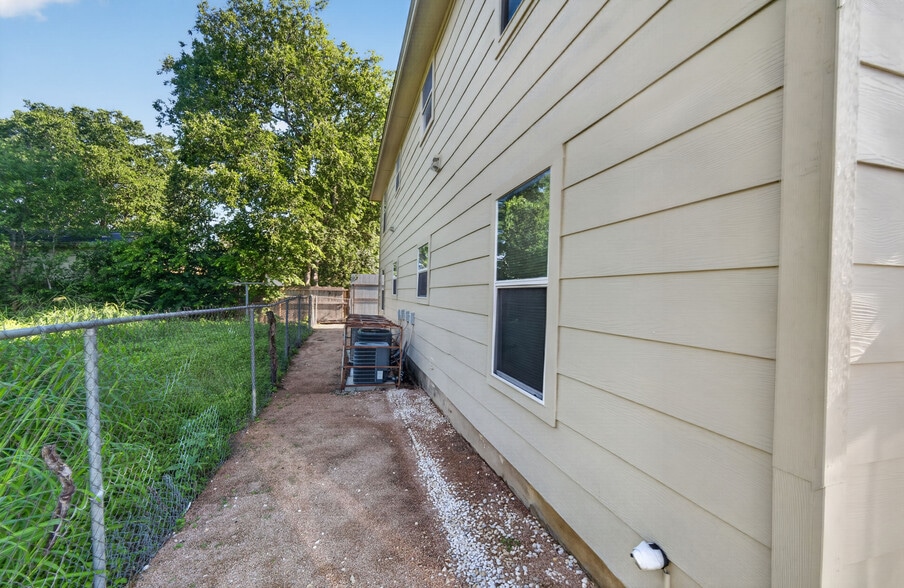 More Photos Of 926 Drury Ln, San Antonio Apartments For Sale