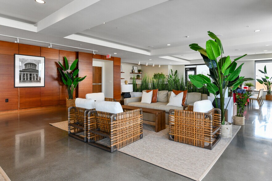 More Photos Of 250 S High St, Columbus Office For Lease