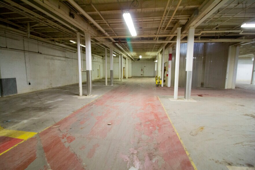 More Photos Of 126 Avenue C, Springfield Manufacturing For Sale