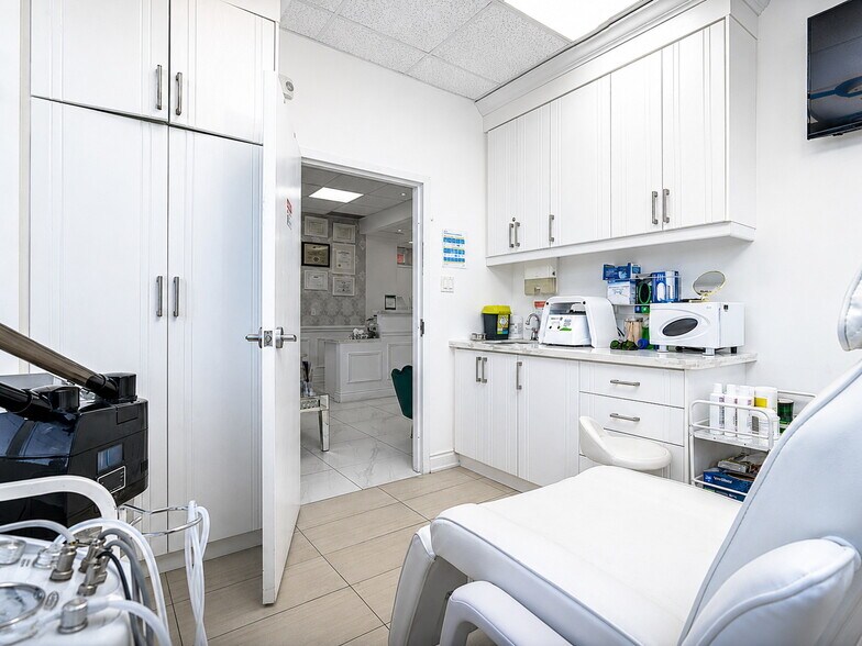 More Photos Of 1650 Elgin Mills Rd E, Richmond Hill Medical For Sale