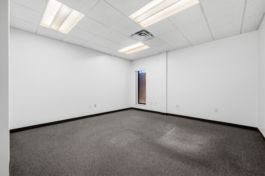 More Photos Of 901 W 18th St, Houston Warehouse For Sale