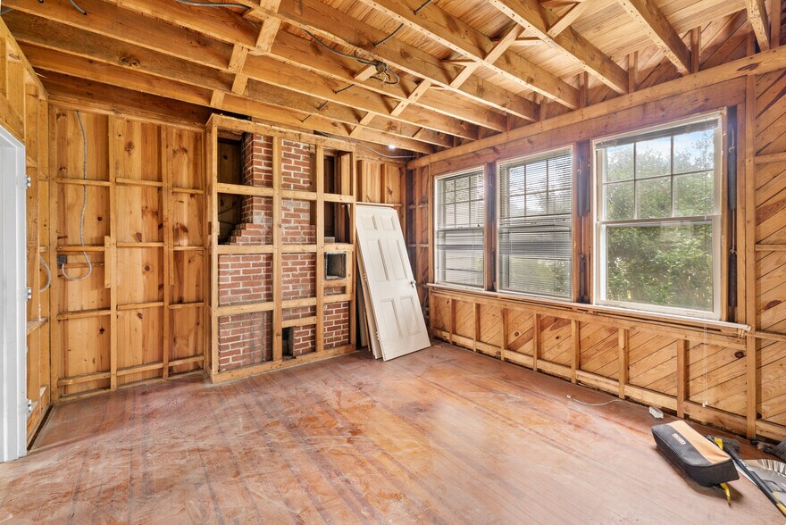 More Photos Of 11026 Ford Ave, Richmond Hill Specialty For Sale