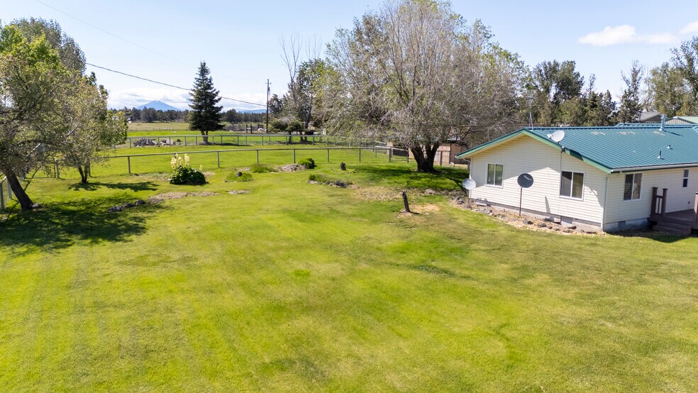 More Photos Of 9101 NW 31st St, Terrebonne Specialty For Sale