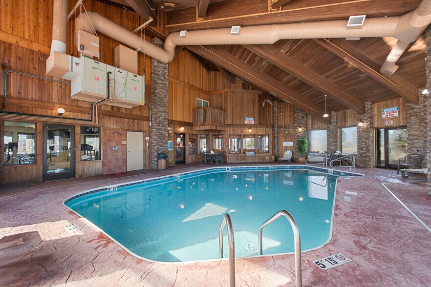 More Photos Of 1424 W Pine St, Pinedale Hotel For Sale