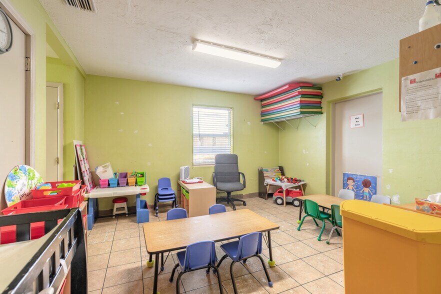More Photos Of 1087 Mason Ave, Daytona Beach Medical For Sale