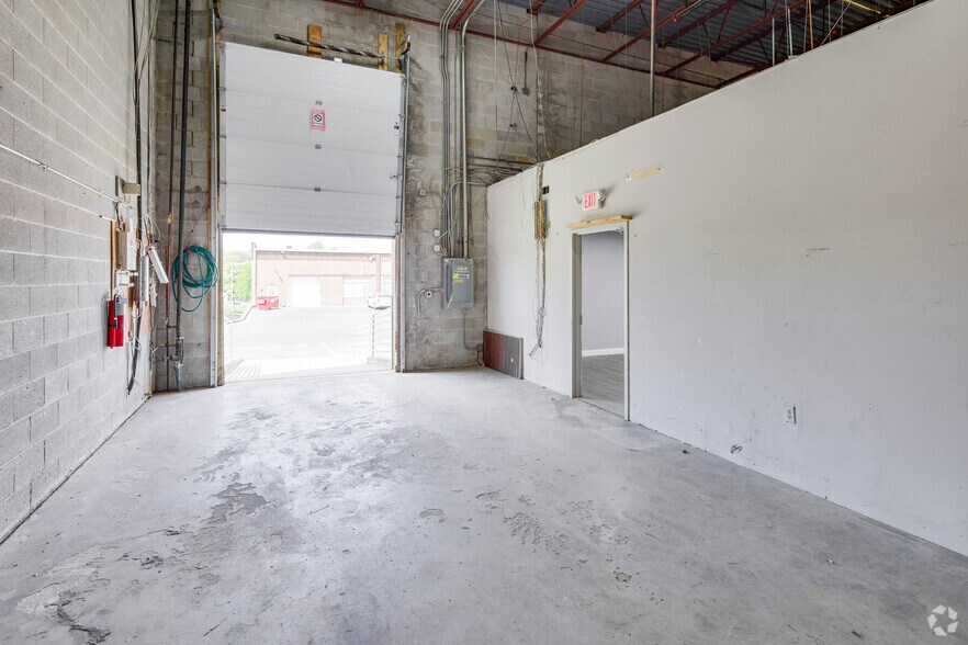More Photos Of 9100-9136 E Hampton Dr, Capitol Heights Unknown For Lease