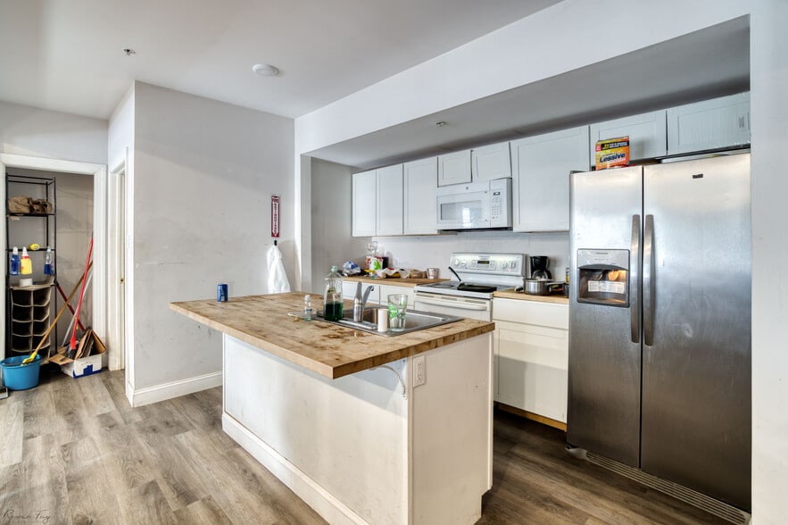 More Photos Of 3817 Pacific Ave, Wildwood Restaurant For Sale