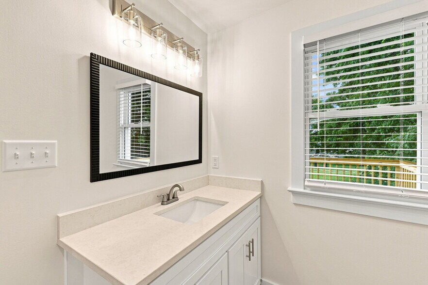 More Photos Of 112 Buckroe Ave, Hampton Storefront Retail Residential For Sale