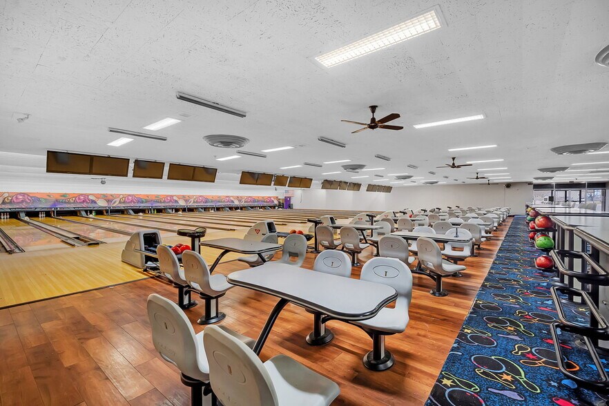 More Photos Of 905 Theodore St, Crest Hill Restaurant For Sale