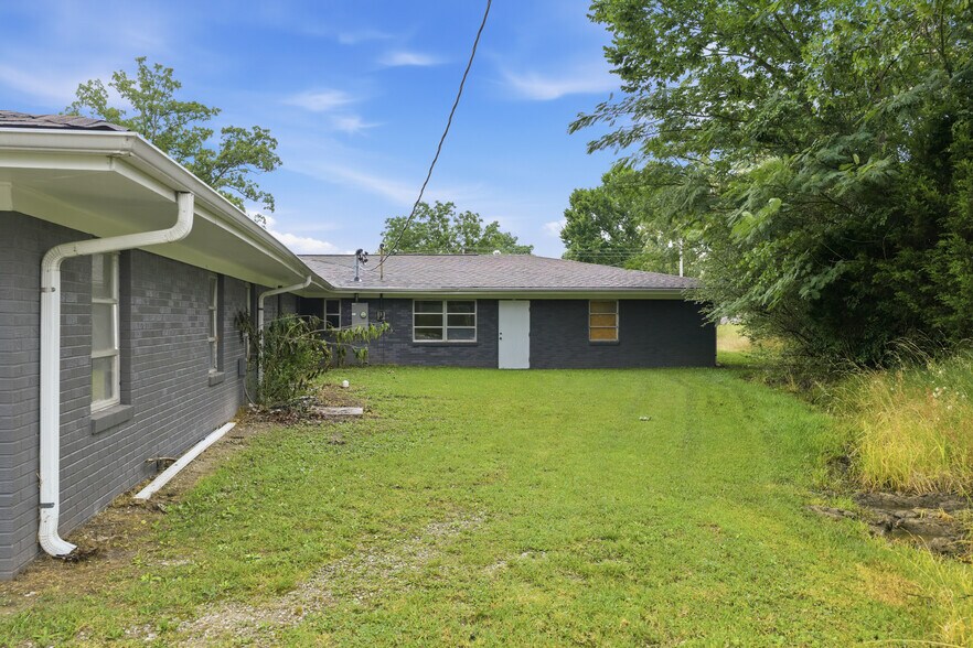 More Photos Of 105 Kentucky Ave S, Parsons Light Distribution For Sale
