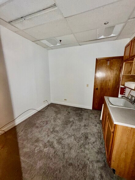 More Photos Of 64 Orland Square Dr, Orland Park Medical For Lease