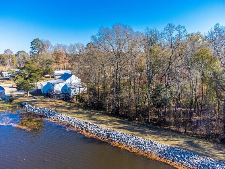 More Photos Of 8214 Panther Lake Rd, Willow Spring Flex For Lease