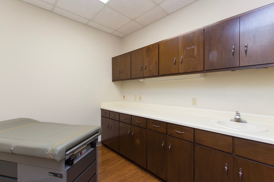 More Photos Of 333 Whitesport Dr, Huntsville Medical For Lease