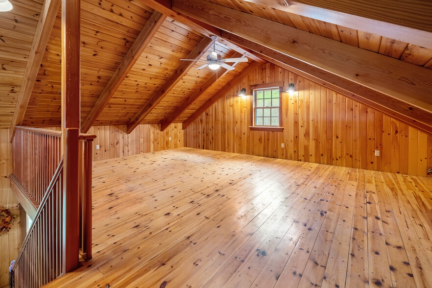 More Photos Of 49 Vermont 12, Pomfret General Retail For Sale